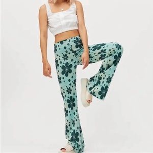 Urban outfitters Bryn pull on flare pant xs blue floral